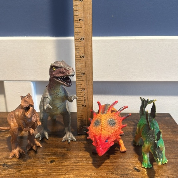 Plastic Dino Lot - Picture 4 of 7